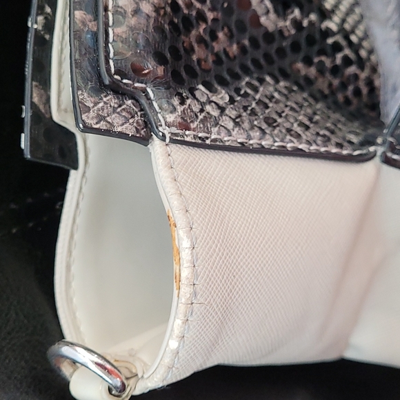 ❤Simply Vera Wang Large Faux Snakeskin Tote Purse❤ - Picture 15 of 16